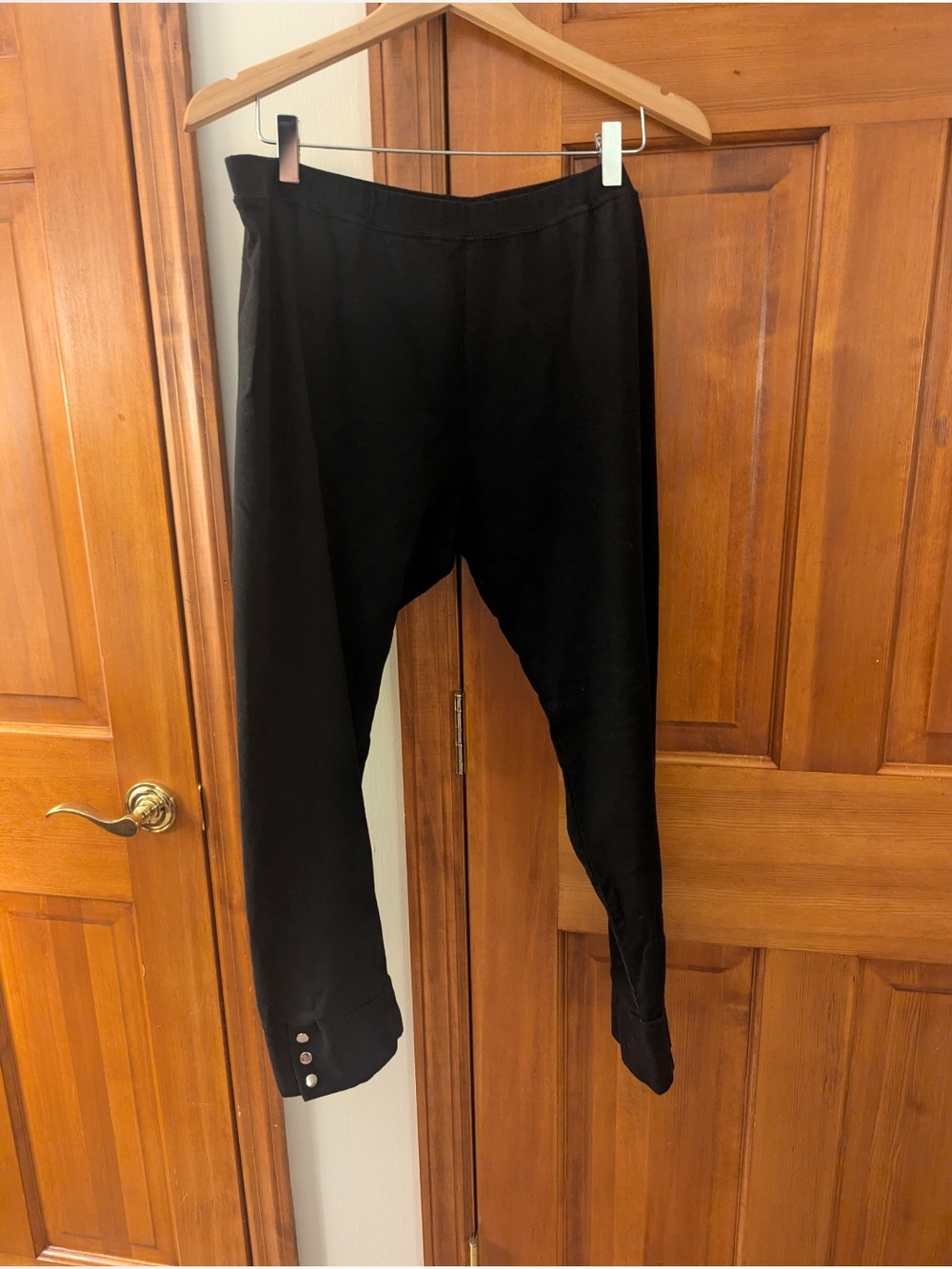Style & Co. Black Cropped Leggings with Button Hem - Picture 2 of 6